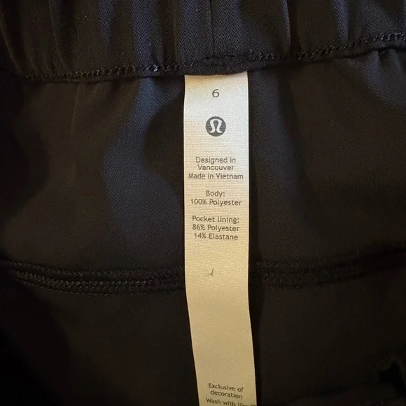NWT Lululemon On the Fly MR Short2.5' Woven Black Size 6